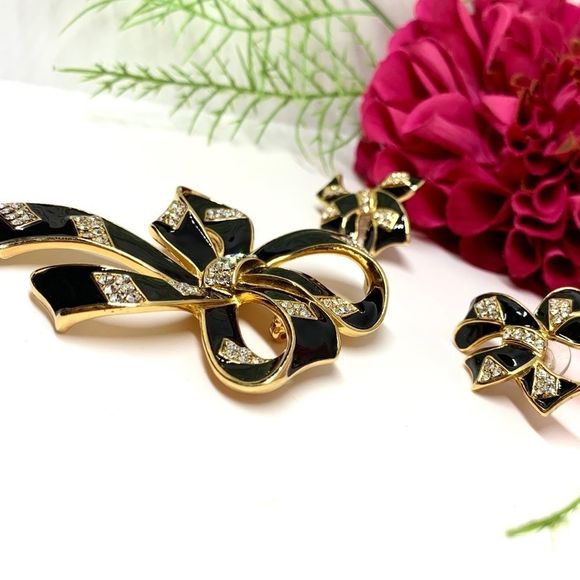 VINTAGE⚜️RARE TRIFARI Enamel Black Bow Brooch Set - Picture 5 of 14